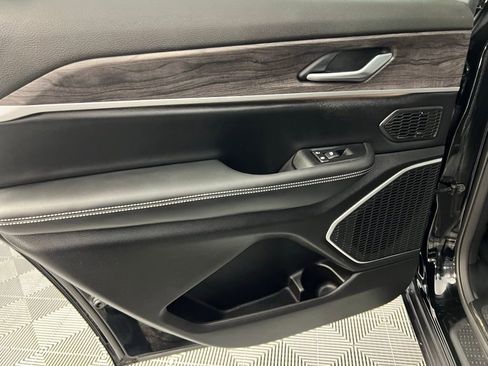 Used 2023 Jeep Grand Cherokee L Limited w/ Trailer Tow Group (B) image 30