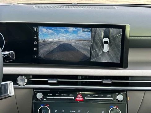 New 2025 Hyundai Tucson Limited image 17