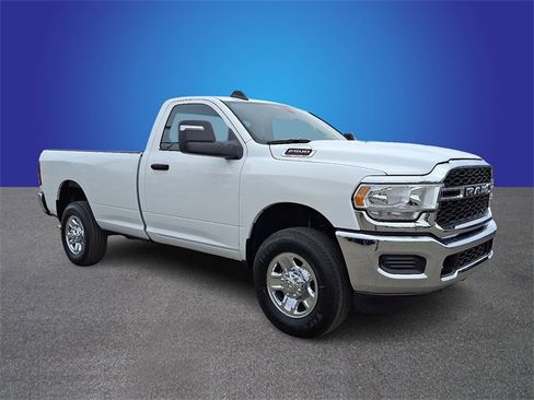 Used 2024 RAM 2500 Tradesman w/ Chrome Appearance Group image 3