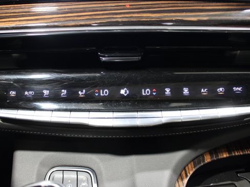 Certified 2024 Cadillac Escalade Premium Luxury w/ Performance Package AWD/4WD image 18