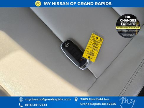 Used 2025 Nissan Murano SV AWD/4WD image 36