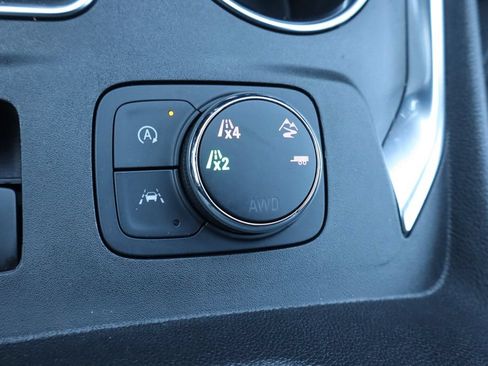 Used 2023 Chevrolet Traverse LT AWD/4WD image 9