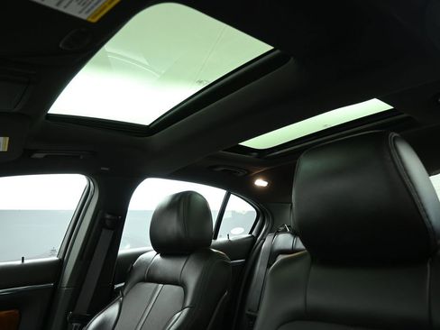 Used 2013 Lincoln MKS AWD image 19