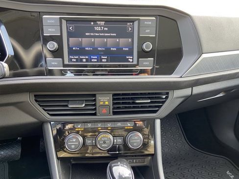 Used 2022 Volkswagen Jetta SE image 21