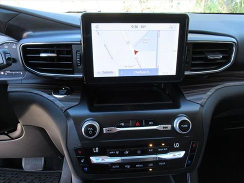 Used 2020 Ford Explorer Limited image 26