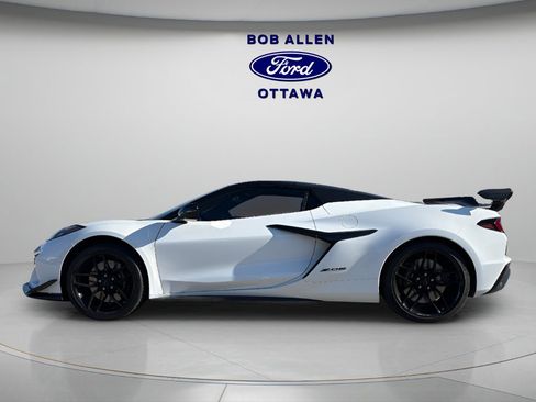 Used 2025 Chevrolet Corvette Z06 image 9