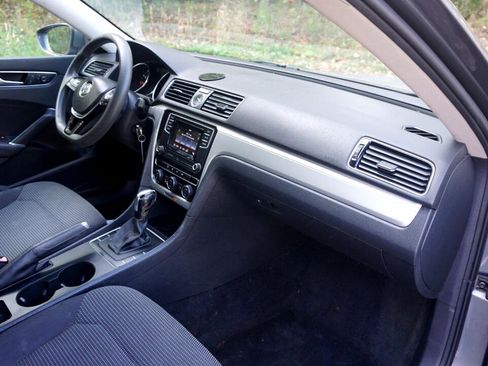 Used 2017 Volkswagen Passat 1.8T S image 13