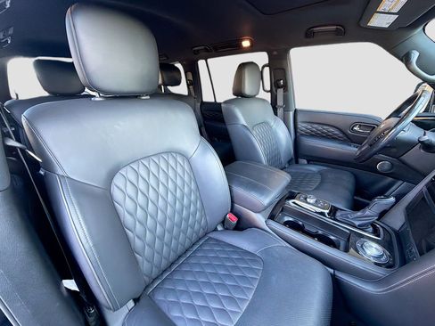 Used 2024 INFINITI QX80 Sensory image 16
