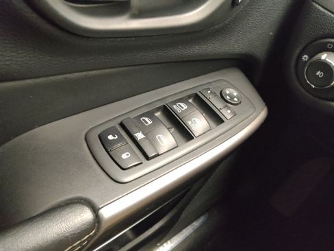 Used 2020 Jeep Cherokee Limited image 27