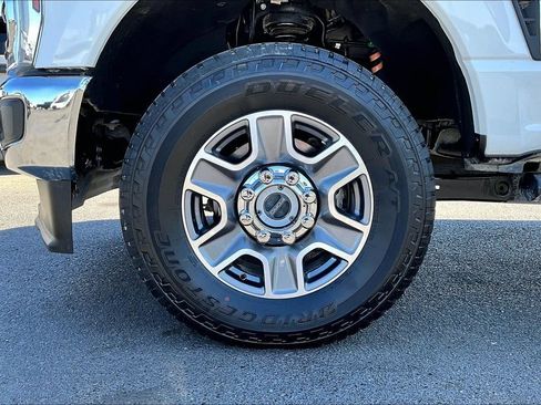 Used 2025 Ford F250 Lariat AWD/4WD image 35