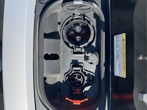 Used 2023 Nissan Leaf S image 29