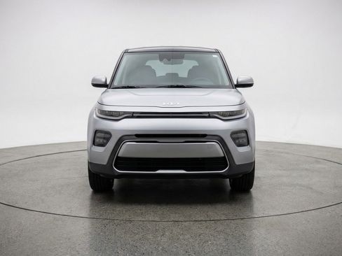 Used 2025 Kia Soul LX w/ LX Technology Package image 2