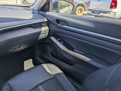 Used 2025 Nissan Altima 2.5 SR image 17