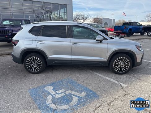 Used 2025 Volkswagen Taos SE image 35