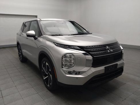 Used 2024 Mitsubishi Outlander SE image 13