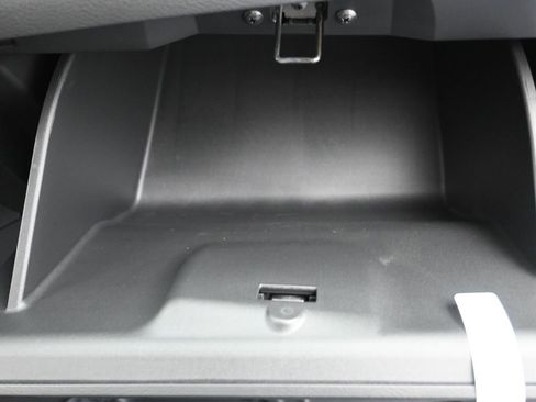 New 2025 Nissan Versa SR w/ Trunk Package FWD image 28