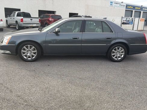 Used 2010 Cadillac DTS Premium image 17