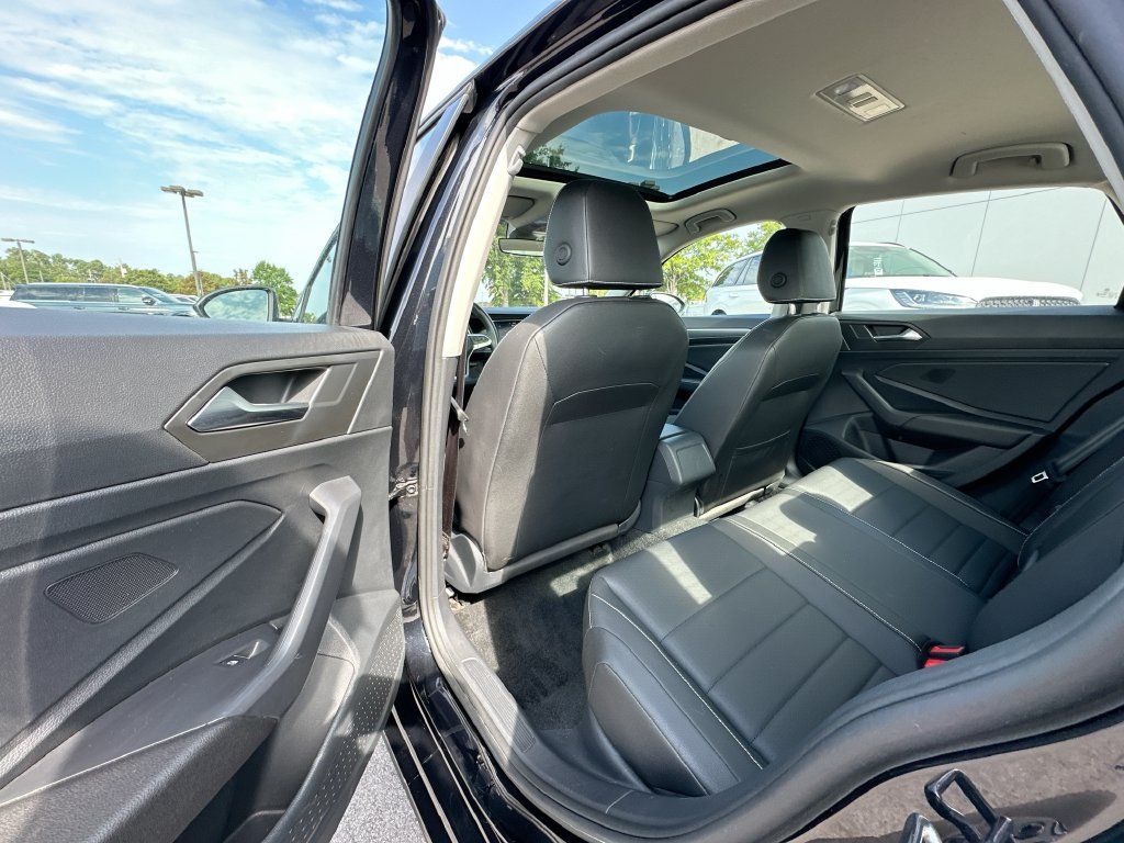 Used 2024 Volkswagen Jetta SE FWD image 17
