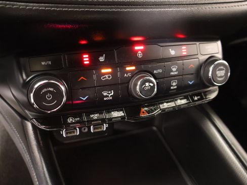Used 2022 Dodge Durango GT RWD image 8