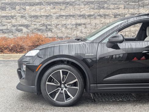 New 2026 Porsche Macan 4 Electric AWD/4WD image 11