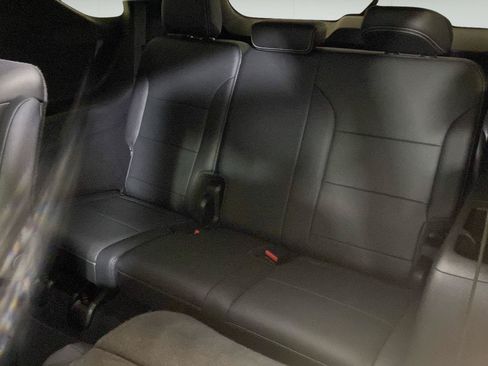 Used 2025 Chevrolet Traverse LT FWD image 28