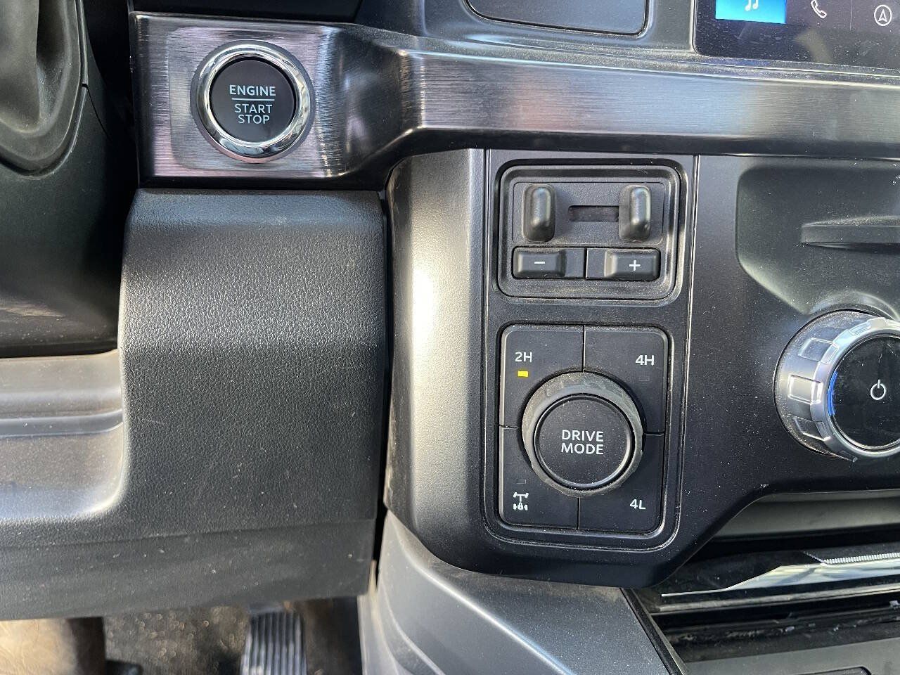 Used 2026 Ford F350 Lariat AWD/4WD image 15