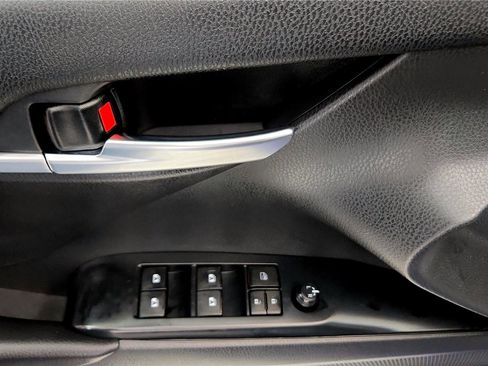 Certified 2018 Toyota Camry LE w/ Convenience Package image 20