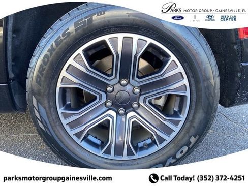 Used 2024 Jeep Wagoneer Series II w/ Flexible Seating Group image 8