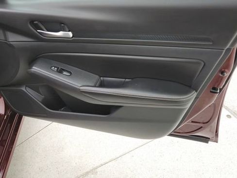 Used 2024 Nissan Altima 2.5 SV image 18