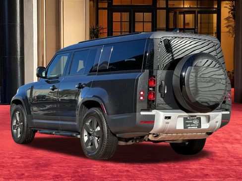 Used 2025 Land Rover Defender 130 S image 4