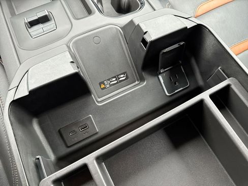 Used 2025 GMC Sierra 2500 AT4 image 39