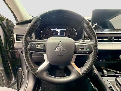 Used 2023 Mitsubishi Outlander SE AWD/4WD image 9