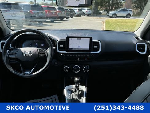 Used 2023 Hyundai Venue Limited image 15