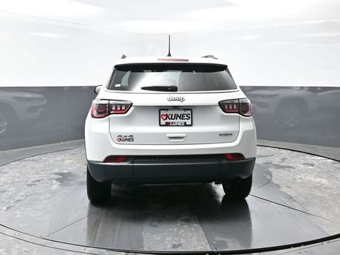 Used 2024 Jeep Compass Latitude image 12