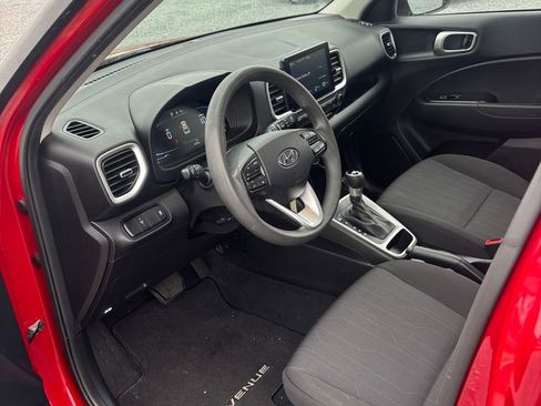 Used 2023 Hyundai Venue SE image 9