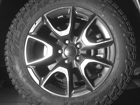 Used 2025 Jeep Compass Trailhawk AWD/4WD image 13