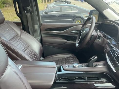 Used 2023 Cadillac Escalade Premium Luxury Platinum image 8