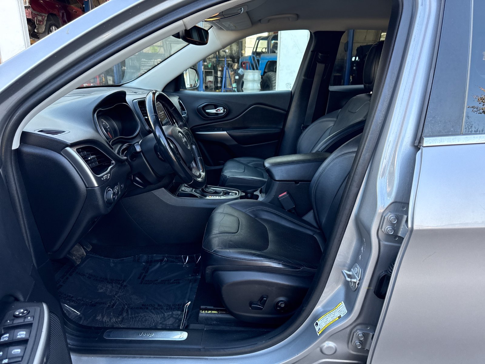 Used 2020 Jeep Cherokee Limited FWD image 9