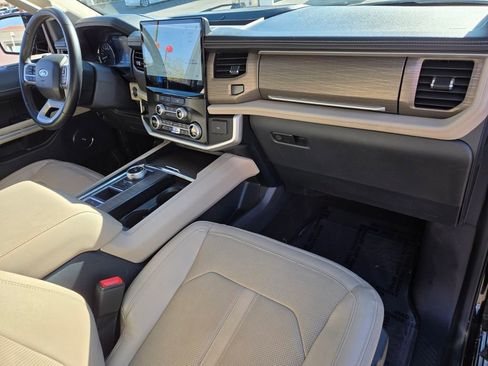 Used 2024 Ford Expedition Limited image 21