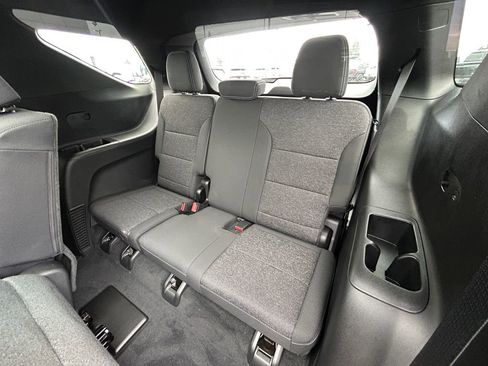 Certified 2025 Chevrolet Traverse LT w/ Sun and Wheel Package image 35