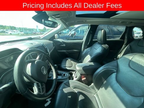 Used 2019 Jeep Cherokee Limited w/ Technology Group AWD/4WD image 12