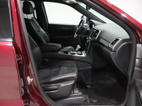 Used 2018 Jeep Grand Cherokee Altitude AWD/4WD image 23