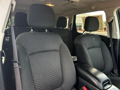 Used 2017 Dodge Journey SE w/ Flexible Seating Group FWD image 17