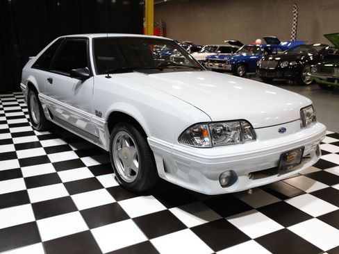 Used 1992 Ford Mustang GT RWD image 13