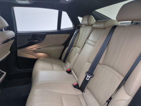 Used 2023 Lexus LS 500 w/ Interior Upgrade Package RWD image 22