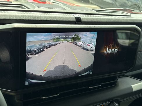 Used 2024 Jeep Wrangler Unlimited Rubicon AWD/4WD image 27