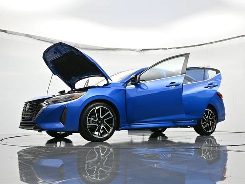 Used 2025 Nissan Sentra SR image 47