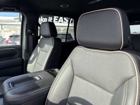Used 2024 GMC Yukon SLT w/ SLT Luxury Package AWD/4WD image 24