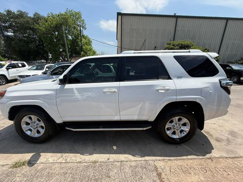 Used 2016 Toyota 4Runner SR5 RWD image 4