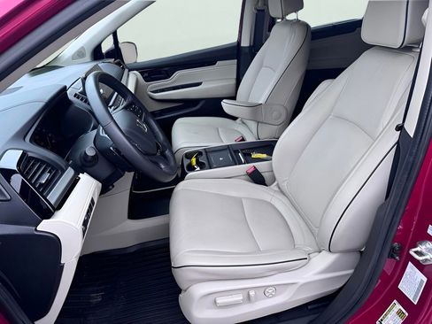Certified 2025 Honda Odyssey Touring image 19